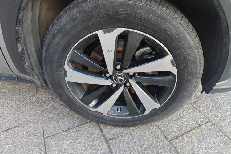 Used Lexus NX 2020 300h Front-Drive Fēngyuè Version China VI Standard Right Front Wheel Hub