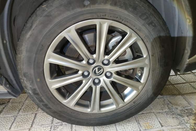 Used Lexus NX 2020 200 Front-Wheel Drive Freeline Edition China VI Standard Right Front Wheel Hub