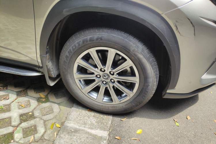 Used Lexus NX 2020 300h Front-Drive FENGSHANG Version China VI Standard Right Front Wheel Hub