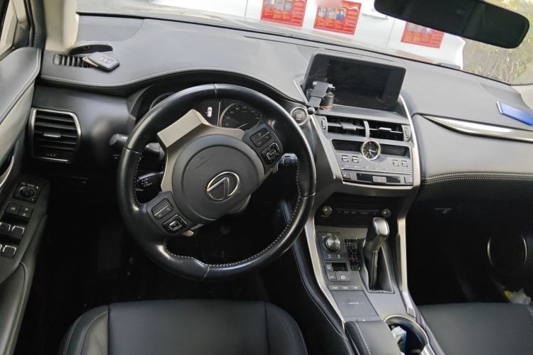 Used Lexus NX 2020 200 Front-Wheel Drive Vmotion Edition China VI Standard Steering Wheel