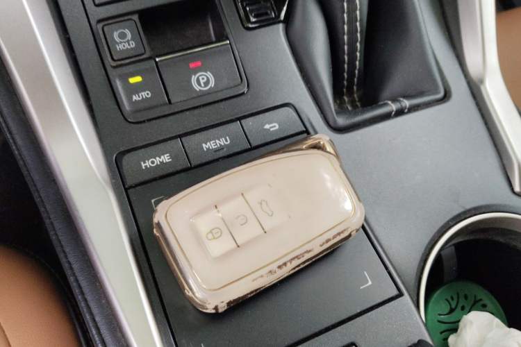 Used Lexus NX 2020 200 Front-Wheel Drive Vmotion Edition China VI Standard Vehicle Key