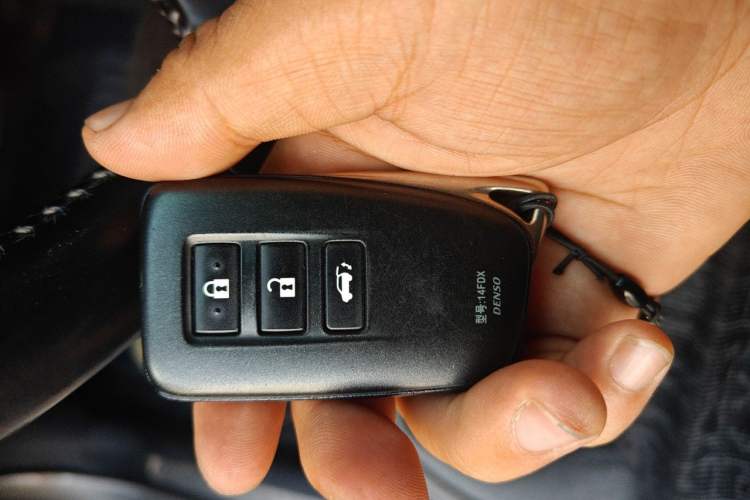 Used Lexus NX 2020 300h Front-Drive Fēngyuè Version China VI Standard Vehicle Key