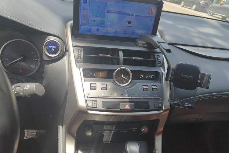 Used Lexus NX 2020 300h Front-Drive FENGSHANG Version China VI Standard Audio And AC Panel
