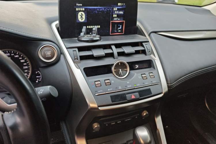 Used Lexus NX 2020 200 Front-Wheel Drive Vmotion Edition China VI Standard Audio And AC Panel