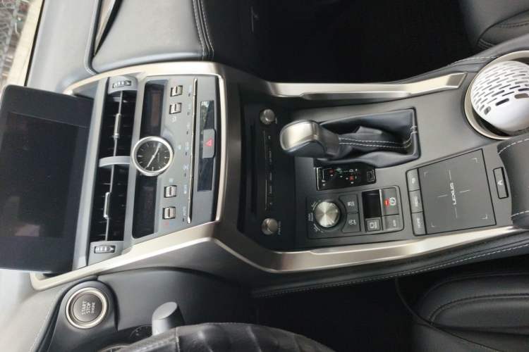 Used Lexus NX 2020 200 Front-Wheel Drive Freeline Edition China VI Standard Audio And AC Panel