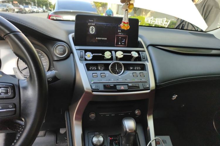 Used Lexus NX 2020 200 Front-Wheel Drive Vmotion Edition China VI Standard Audio And AC Panel