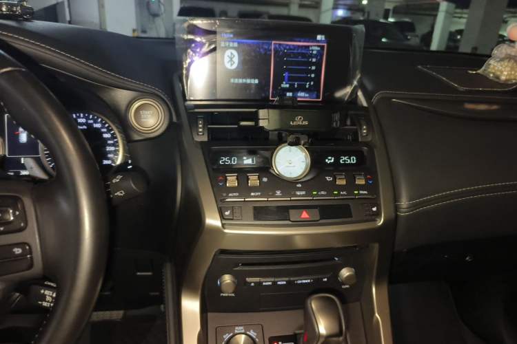 Used Lexus NX 2020 200 Front-Wheel Drive Vmotion Edition China VI Standard Audio And AC Panel
