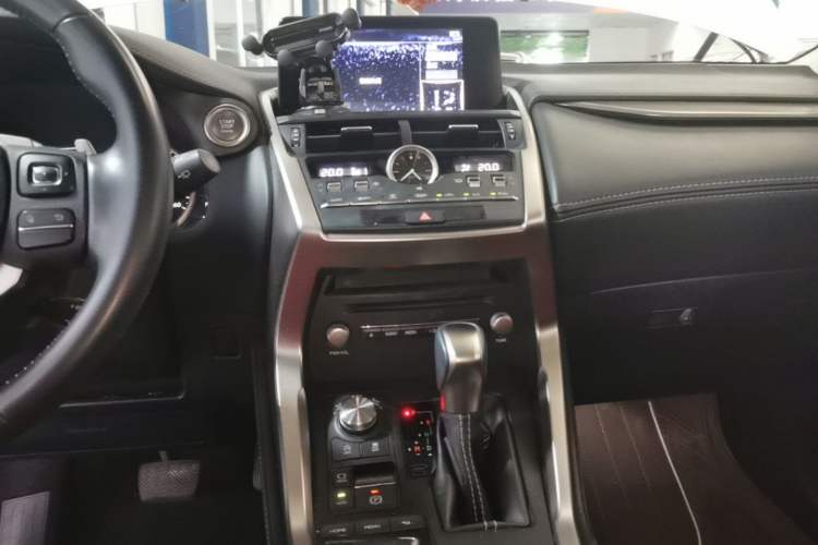 Used Lexus NX 2020 200 Front-Wheel Drive Freeline Edition China VI Standard Audio And AC Panel