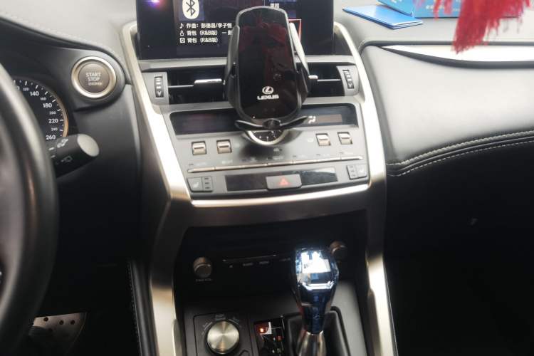 Used Lexus NX 2020 200 Front-Wheel Drive Vmotion Edition China VI Standard Audio And AC Panel