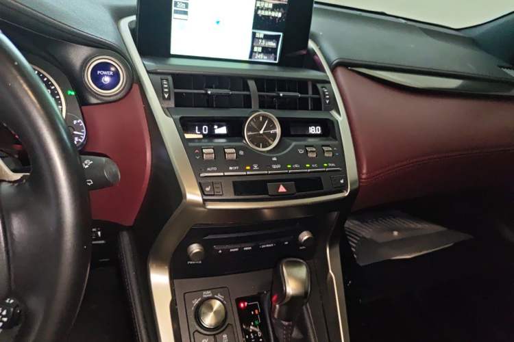 Used Lexus NX 2020 300h Front-Drive Fēngyuè Version China VI Standard Audio And AC Panel