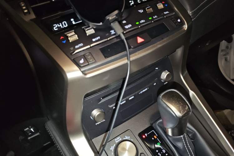 Used Lexus NX 2020 300h Front-Drive FENGSHANG Version China VI Standard Audio And AC Panel