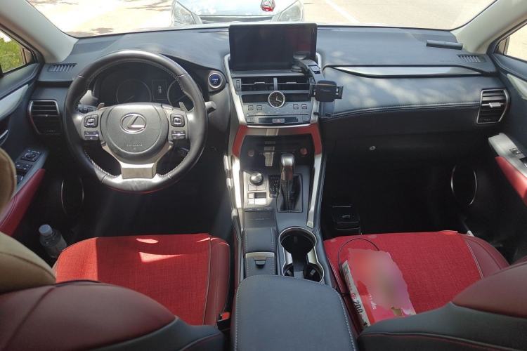Used Lexus NX 2020 300h Front-Drive FENGSHANG Version China VI Standard Center Console
