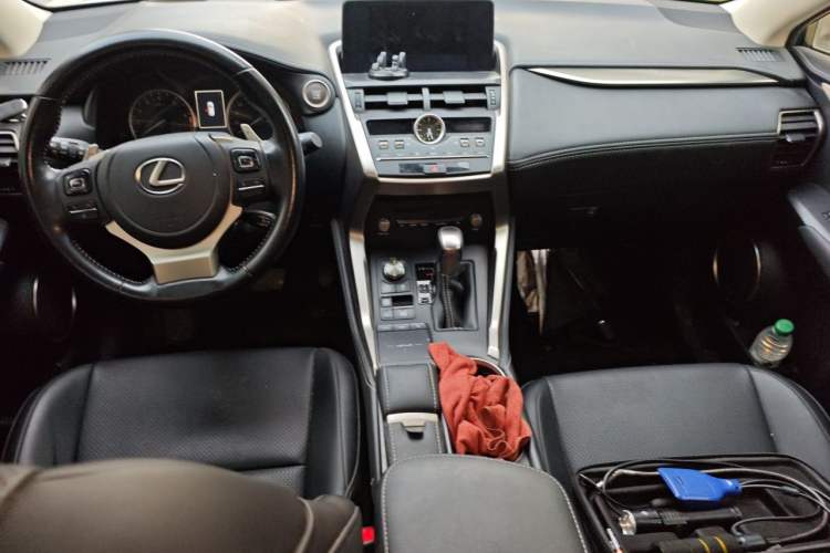 Used Lexus NX 2020 200 Front-Wheel Drive Vmotion Edition China VI Standard Center Console