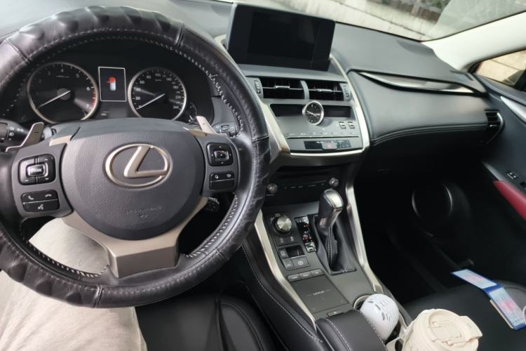 Used Lexus NX 2020 200 Front-Wheel Drive Freeline Edition China VI Standard Center Console