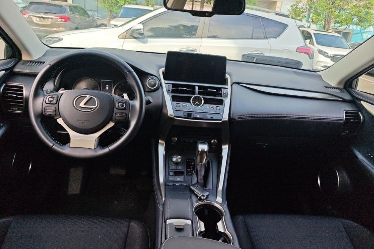 Used Lexus NX 2020 200 Front-Wheel Drive Freeline Edition China VI Standard Center Console