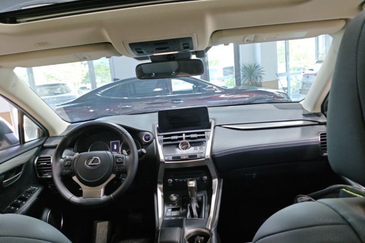 Used Lexus NX 2020 300h Front-Drive FENGSHANG Version China VI Standard Center Console