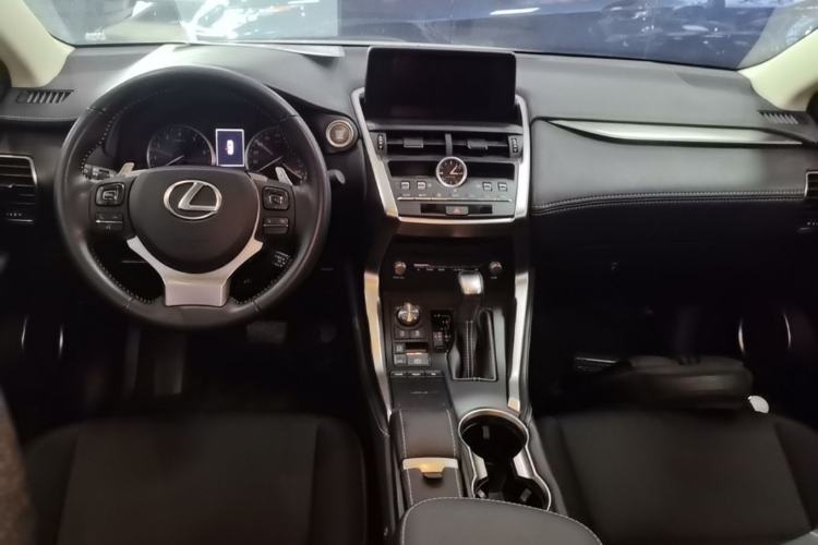 Used Lexus NX 2020 200 Front-Wheel Drive Freeline Edition China VI Standard Center Console
