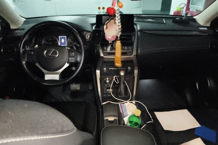 Used Lexus NX 2020 200 Front-Wheel Drive Freeline Edition China VI Standard Center Console