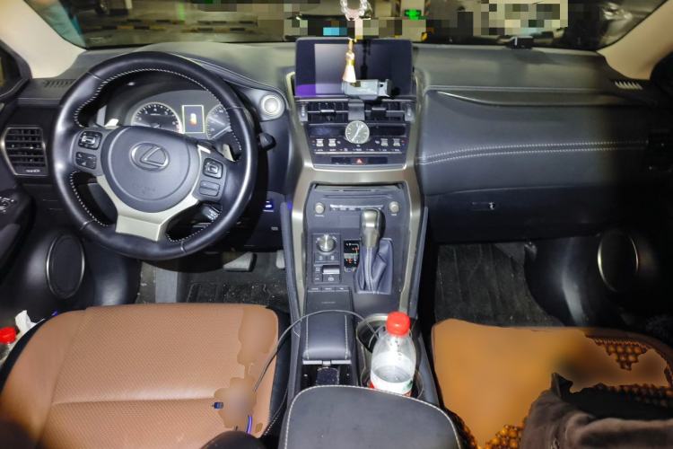 Used Lexus NX 2020 200 Front-Wheel Drive Freeline Edition China VI Standard Center Console