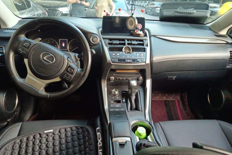 Used Lexus NX 2020 200 All-Wheel Drive Fēngshàng Version China VI Standard Center Console