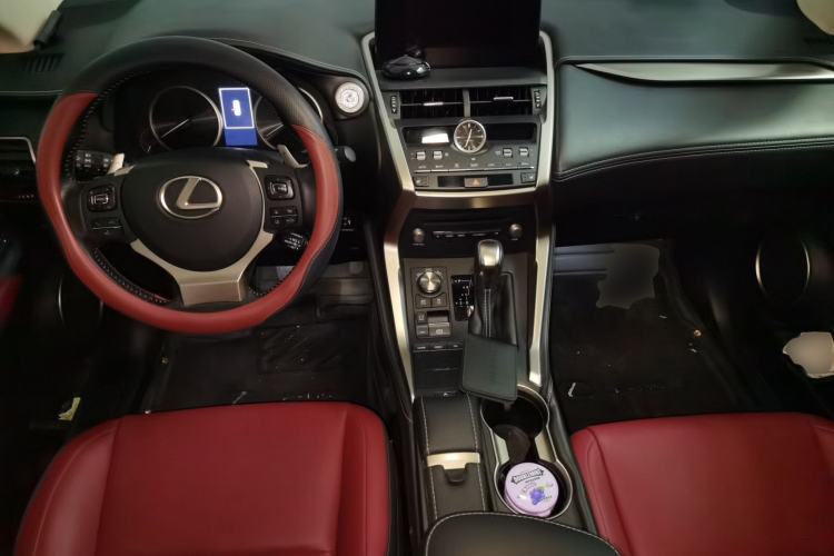 Used Lexus NX 2020 300h Front-Drive FENGSHANG Version China VI Standard Center Console