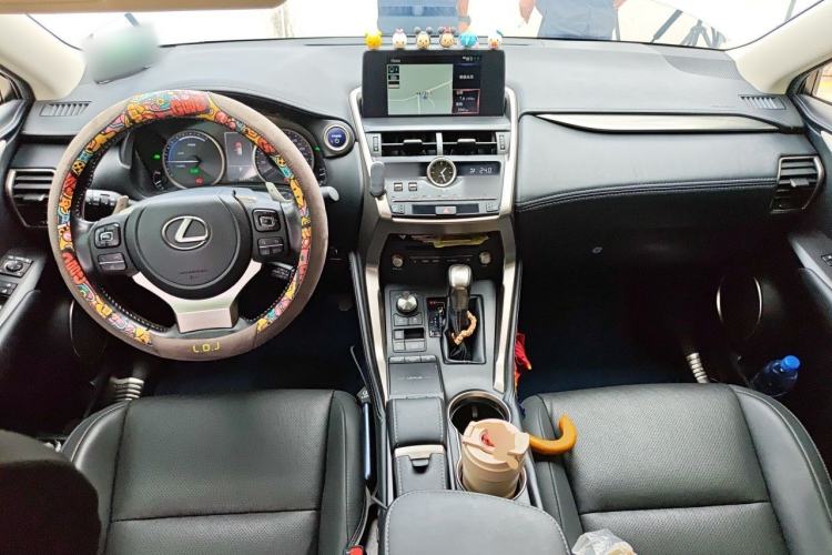 Used Lexus NX 2020 300h Front-Drive FENGSHANG Version China VI Standard Center Console
