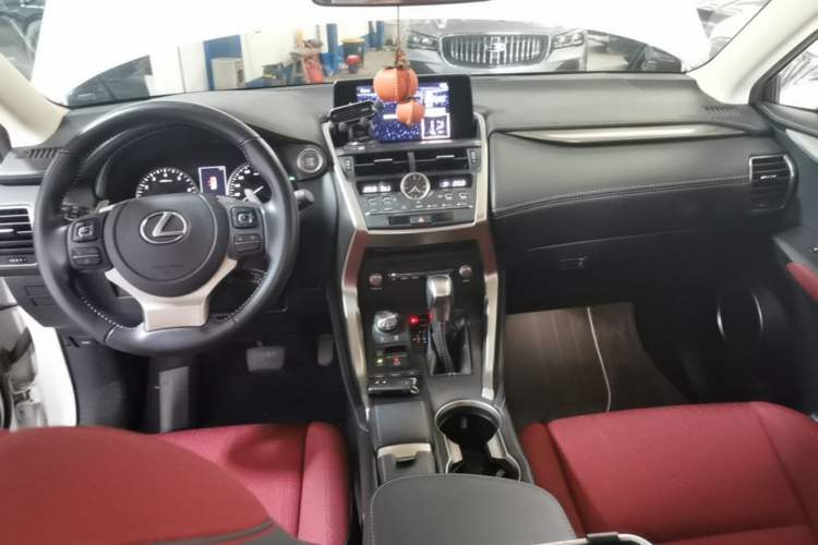 Used Lexus NX 2020 200 Front-Wheel Drive Freeline Edition China VI Standard Center Console