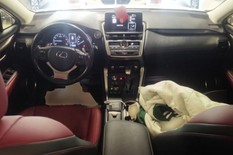 Used Lexus NX 2020 200 Front-Wheel Drive Vmotion Edition China VI Standard Center Console