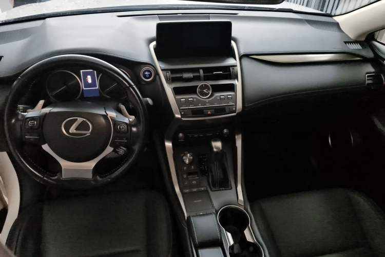 Used Lexus NX 2020 300h Front-Drive FENGSHANG Version China VI Standard Center Console