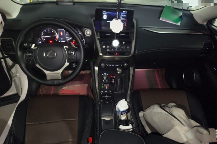Used Lexus NX 2020 200 Front-Wheel Drive Freeline Edition China VI Standard Center Console