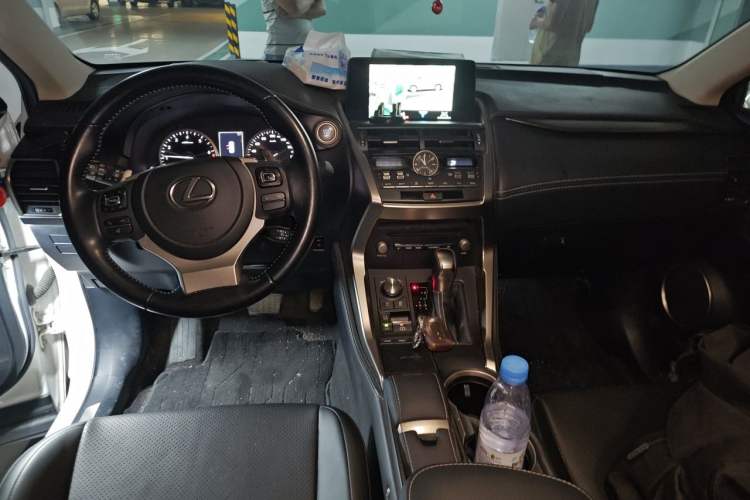 Used Lexus NX 2020 200 Front-Wheel Drive Vmotion Edition China VI Standard Center Console