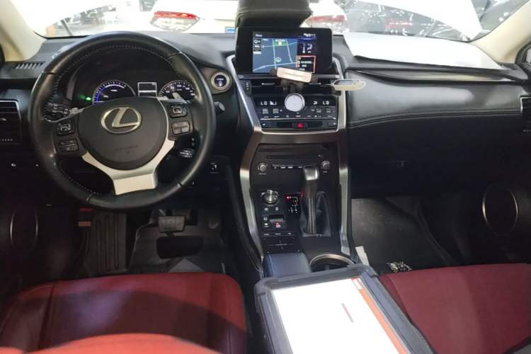 Used Lexus NX 2020 300h Front-Drive FENGSHANG Version China VI Standard Center Console