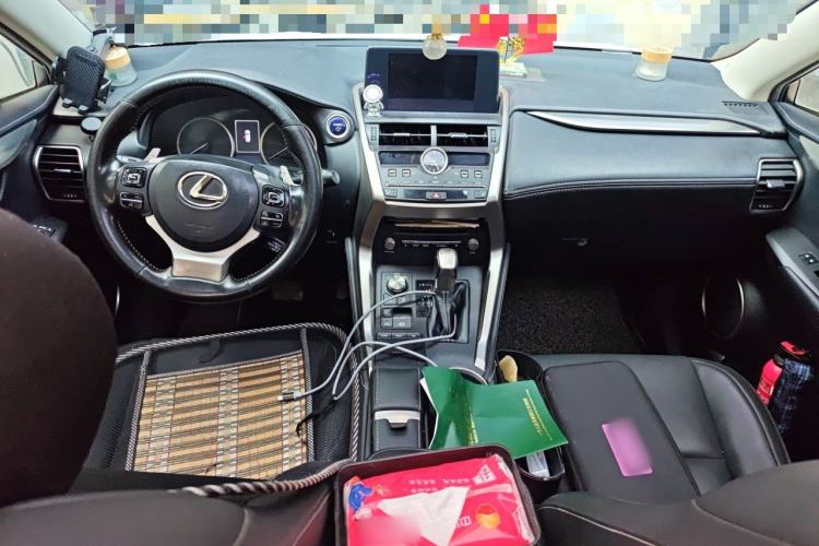 Used Lexus NX 2020 300h Front-Drive FENGSHANG Version China V Standard Center Console