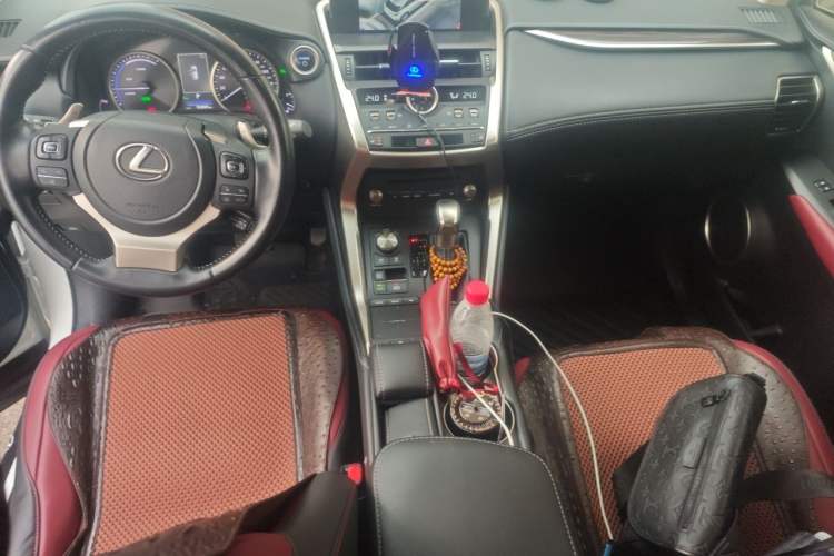 Used Lexus NX 2020 300h All-Wheel Drive FENGZHI Version China VI Standard Center Console