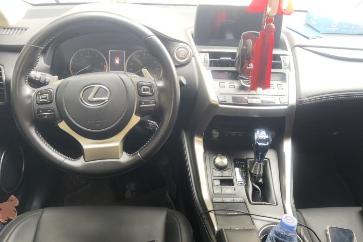 Used Lexus NX 2020 200 Front-Wheel Drive Vmotion Edition China VI Standard Center Console
