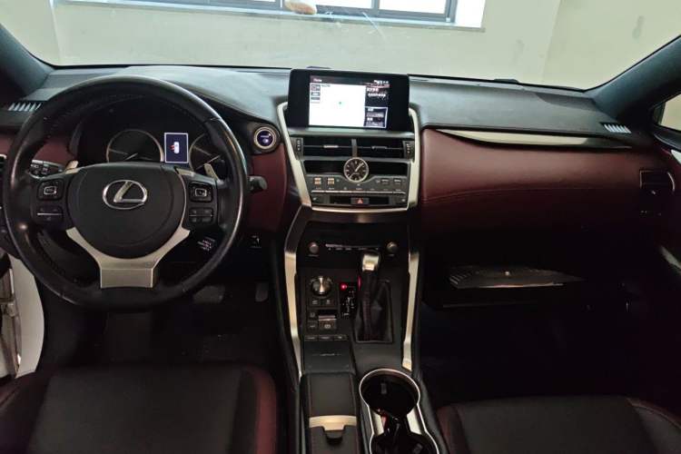 Used Lexus NX 2020 300h Front-Drive Fēngyuè Version China VI Standard Center Console