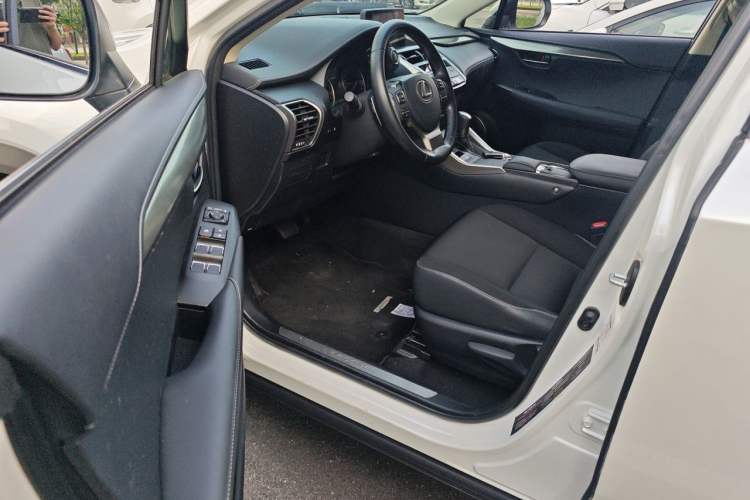 Used Lexus NX 2020 200 Front-Wheel Drive Freeline Edition China VI Standard Driver Seat