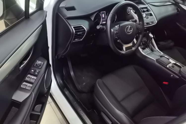 Used Lexus NX 2020 200 Front-Wheel Drive Freeline Edition China VI Standard Driver Seat