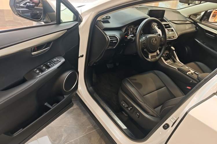 Used Lexus NX 2020 200 Front-Wheel Drive Freeline Edition China VI Standard Driver Seat