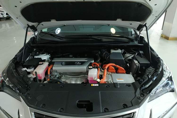 Used Lexus NX 2020 300h Front-Drive FENGSHANG Version China VI Standard Engine Bay