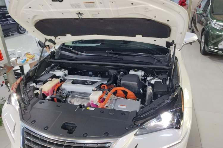 Used Lexus NX 2020 300h Front-Drive FENGSHANG Version China VI Standard Engine Bay
