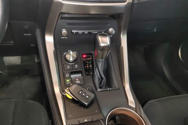 Used Lexus NX 2020 200 All-Wheel Drive Fēngshàng Version China VI Standard Gear Lever
