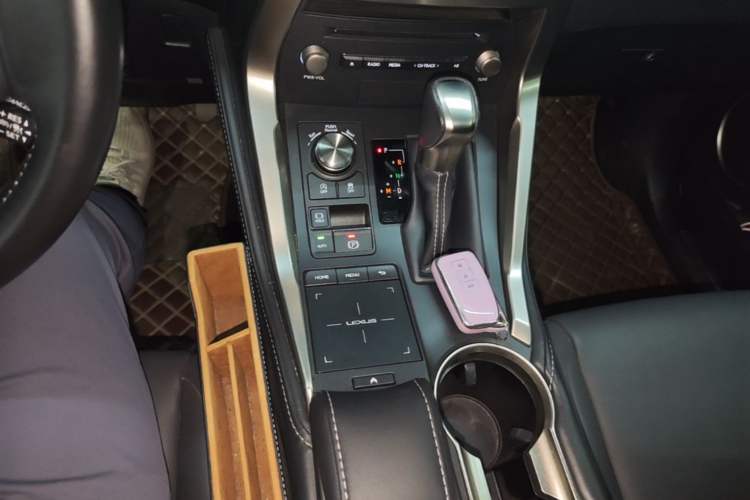 Used Lexus NX 2020 200 All-Wheel Drive Fēngshàng Version China VI Standard Gear Lever