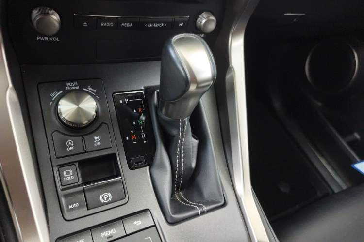 Used Lexus NX 2020 200 Front-Wheel Drive Freeline Edition China VI Standard Gear Lever