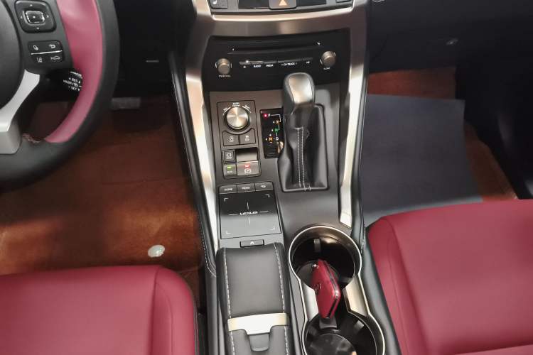 Used Lexus NX 2020 200 All-Wheel Drive Fēngshàng Version China VI Standard Gear Lever