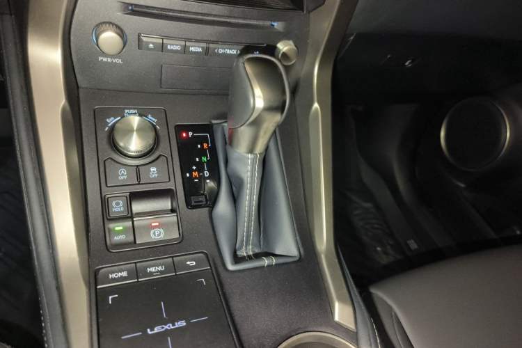 Used Lexus NX 2020 200 Front-Wheel Drive Vmotion Edition China VI Standard Gear Lever