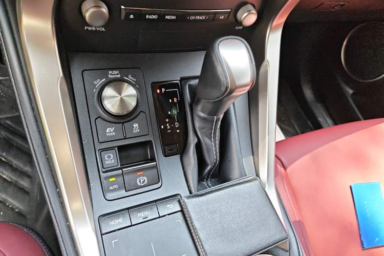 Used Lexus NX 2020 300h Front-Drive FENGSHANG Version China VI Standard Gear Lever