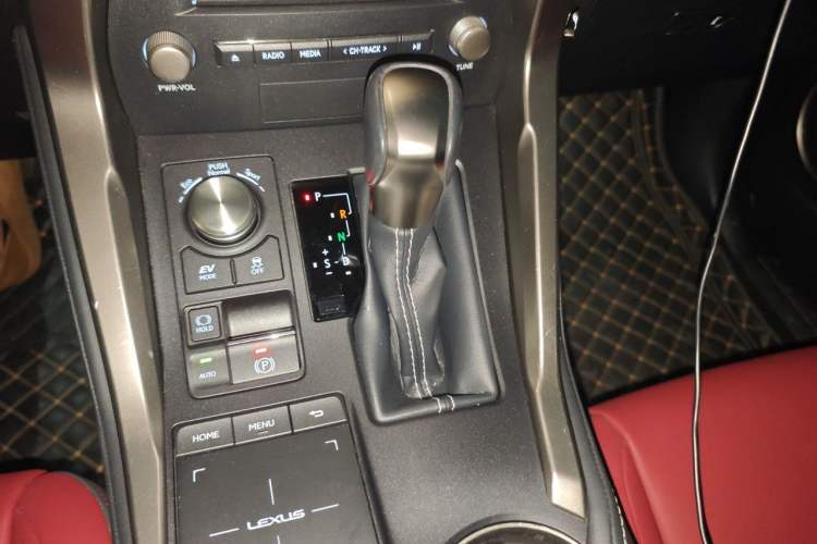 Used Lexus NX 2020 300h Front-Drive FENGSHANG Version China V Standard Gear Lever