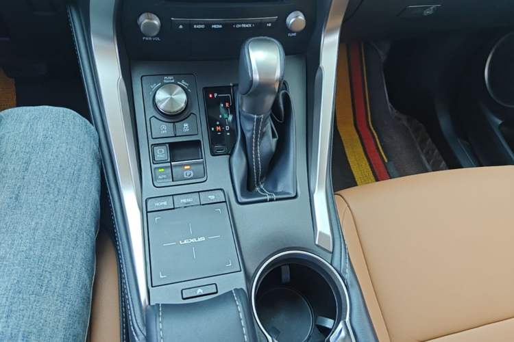 Used Lexus NX 2020 200 All-Wheel Drive Fēngshàng Version China VI Standard Gear Lever