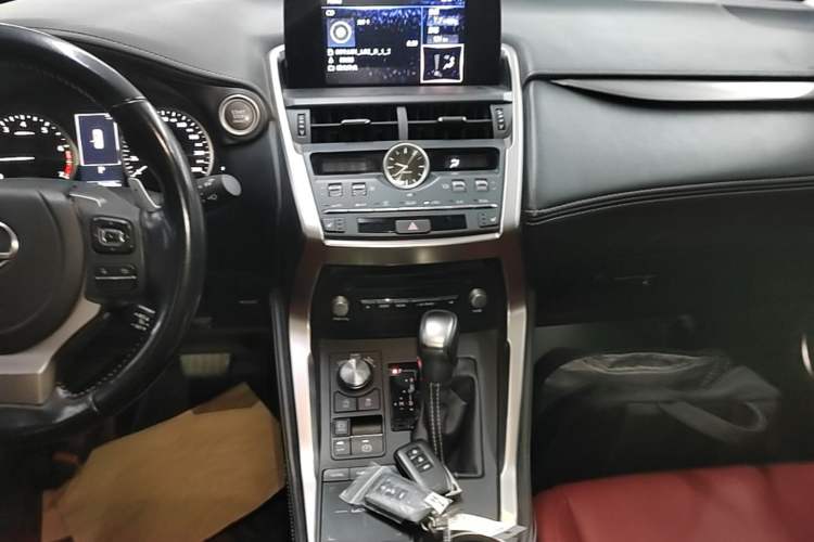 Used Lexus NX 2020 200 Front-Wheel Drive Vmotion Edition China VI Standard Gear Lever